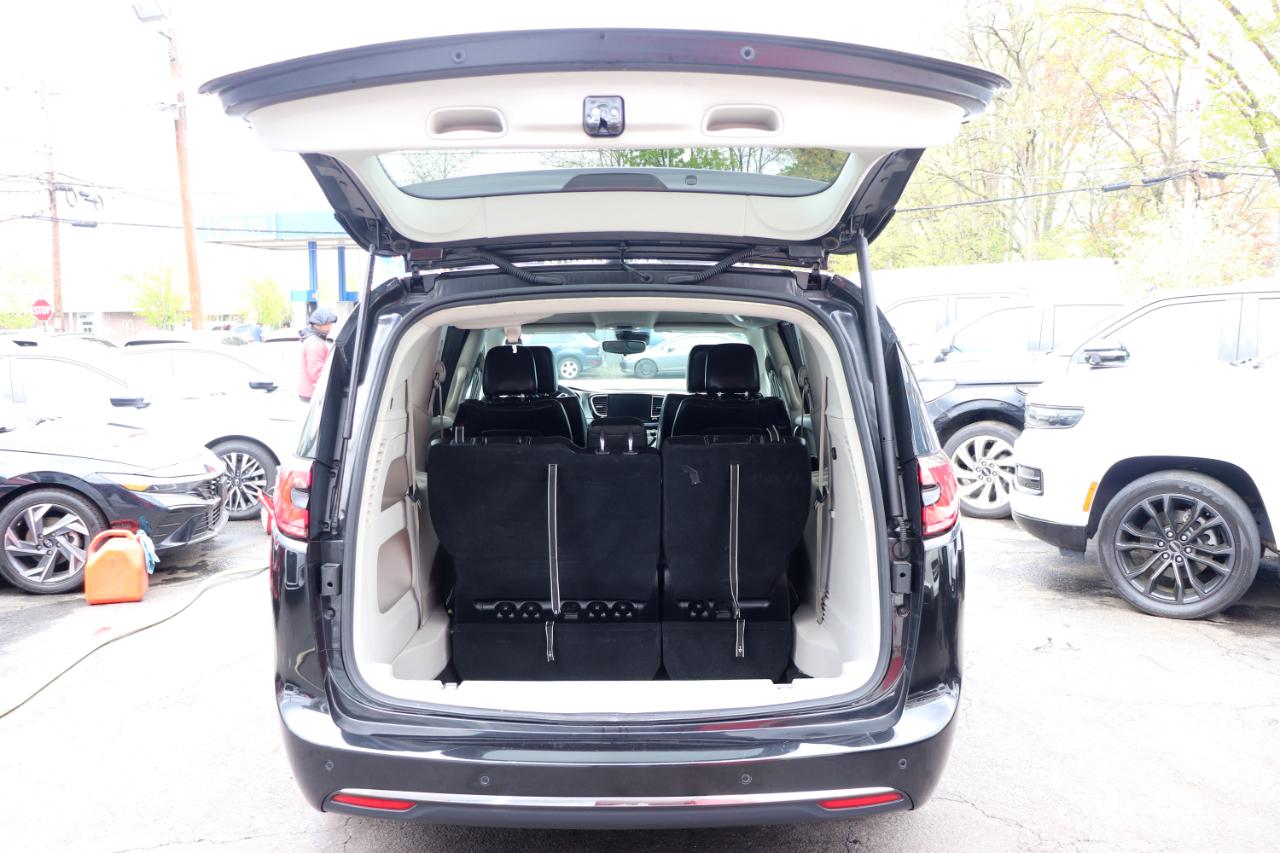 Chrysler Pacifica Touring L FWD 2023