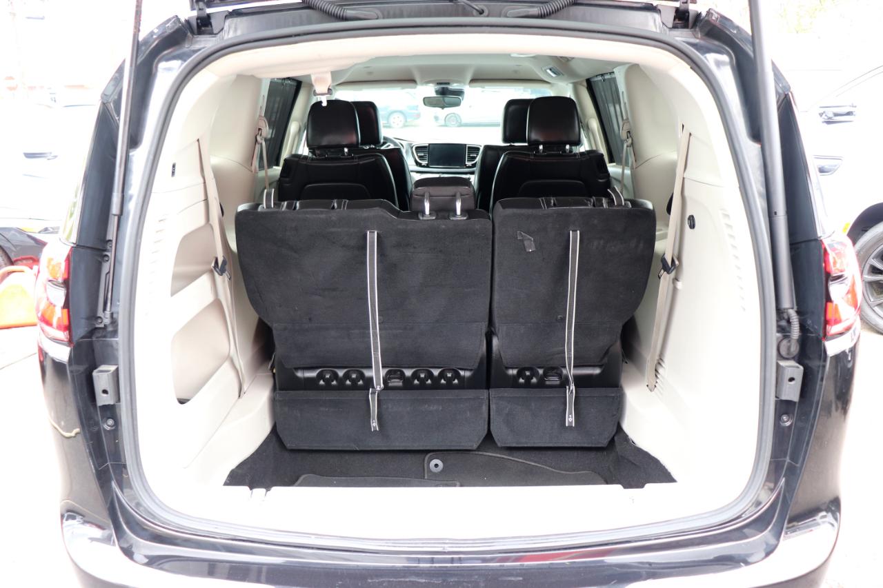 Chrysler Pacifica Touring L FWD 2023