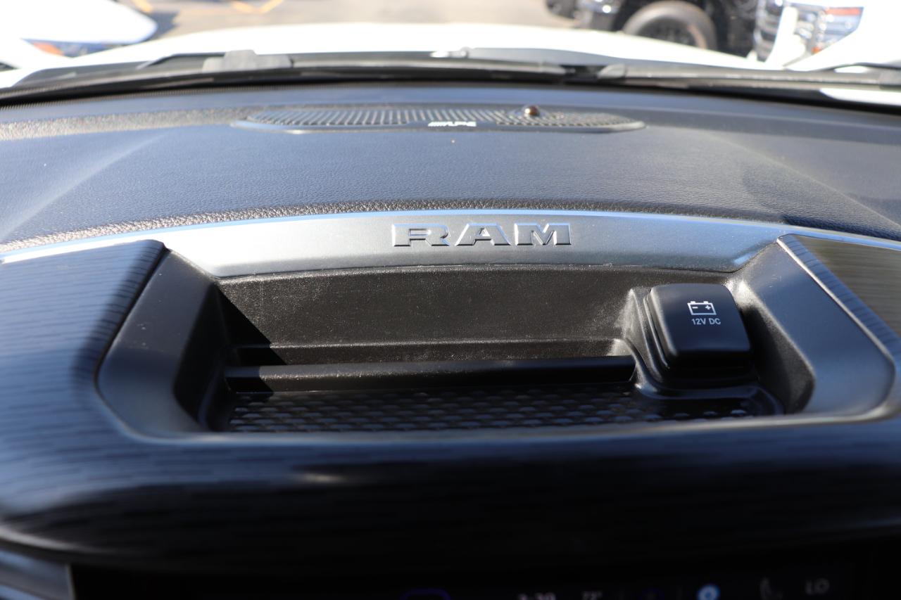 RAM 1500 Laramie 4x2 Crew Cab 5'7" Box 2024