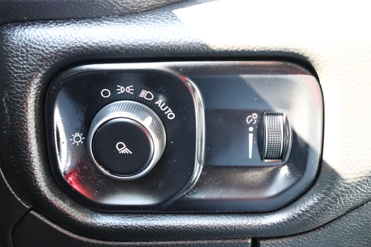 RAM 1500 Laramie 4x2 Crew Cab 5'7" Box 2024