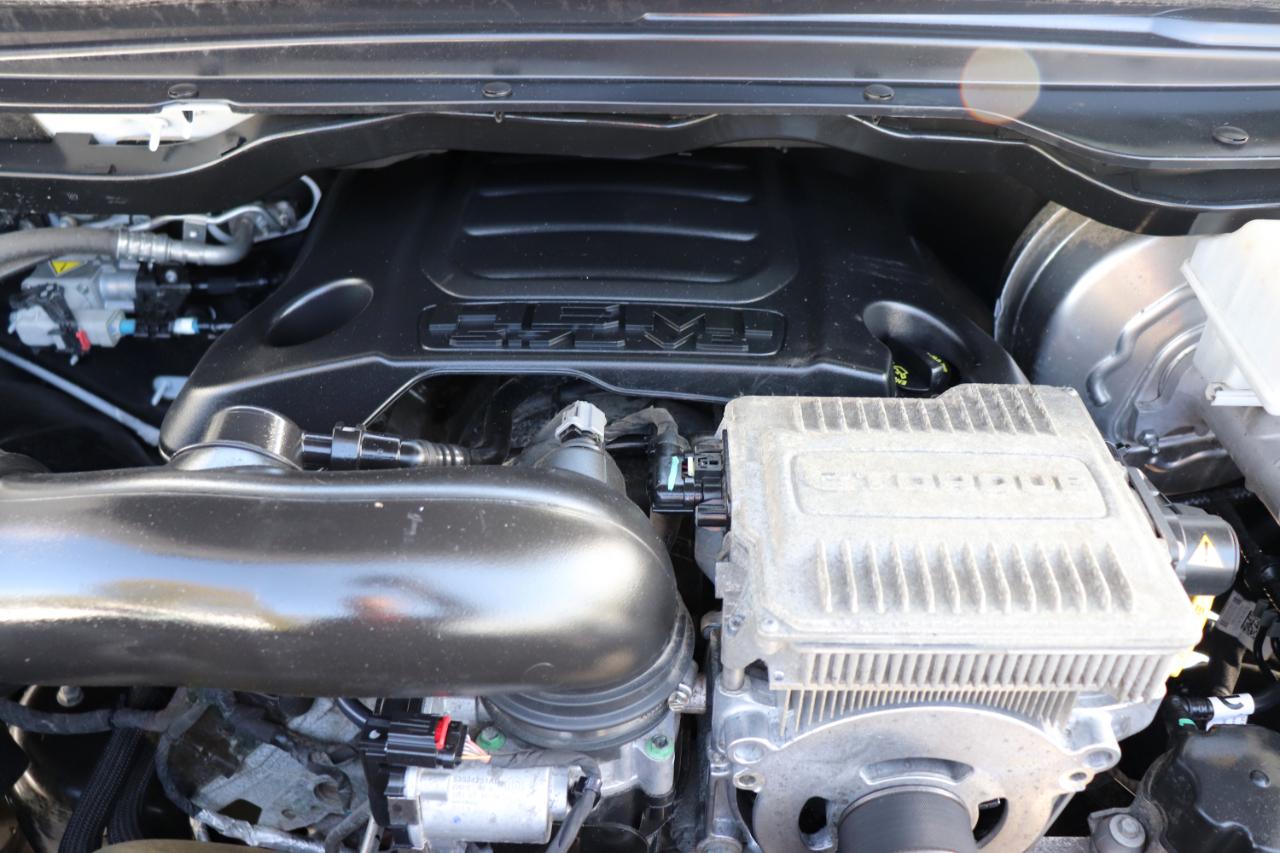 RAM 1500 Laramie 4x2 Crew Cab 5'7" Box 2024