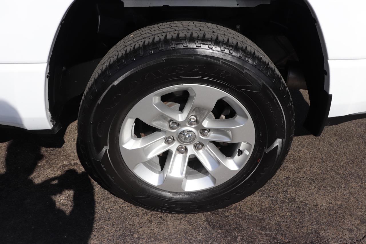 RAM 1500 Laramie 4x2 Crew Cab 5'7" Box 2024