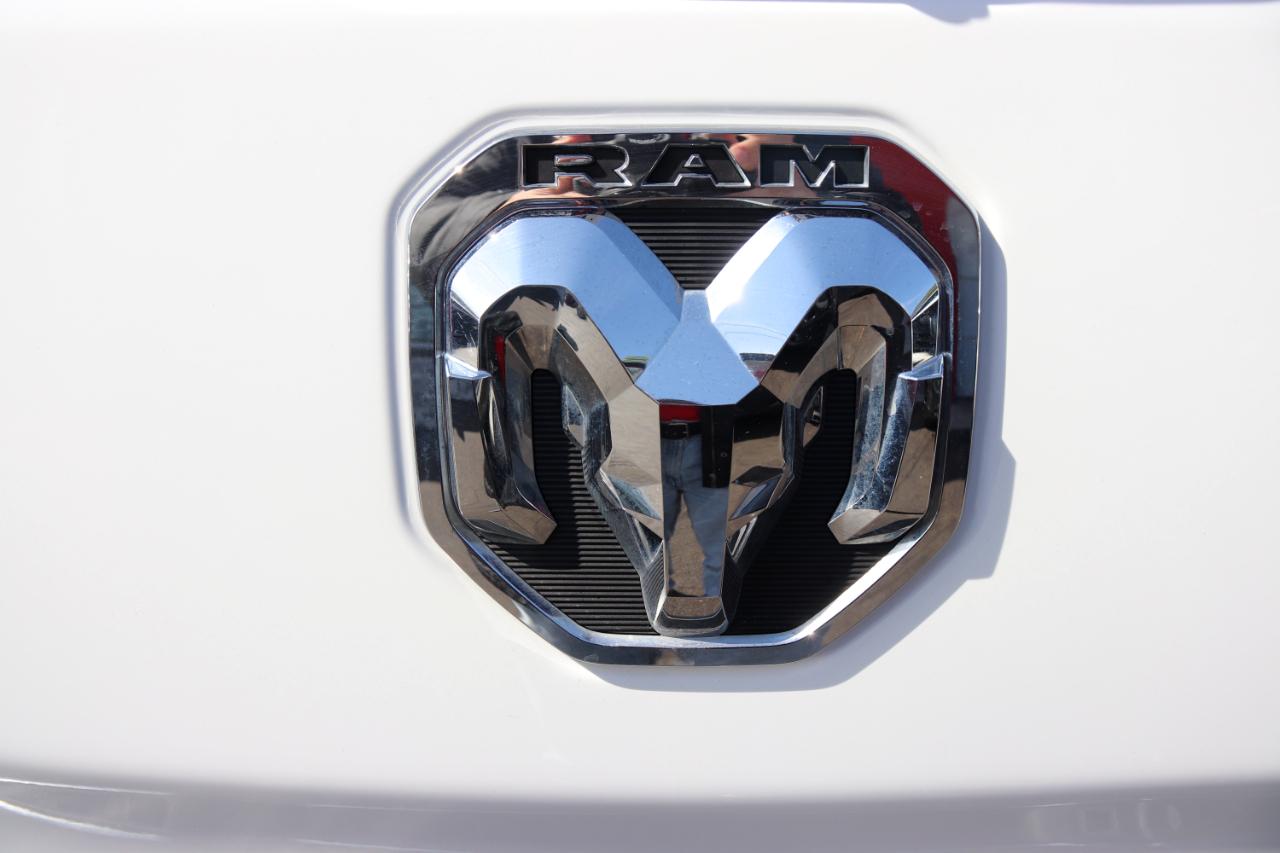 RAM 1500 Laramie 4x2 Crew Cab 5'7" Box 2024