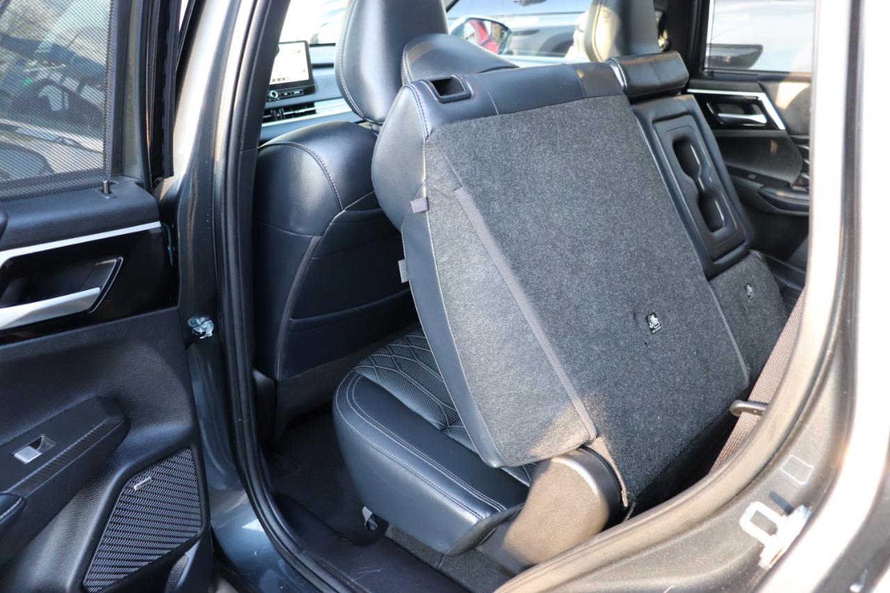 Mitsubishi Outlander SEL FWD 2025