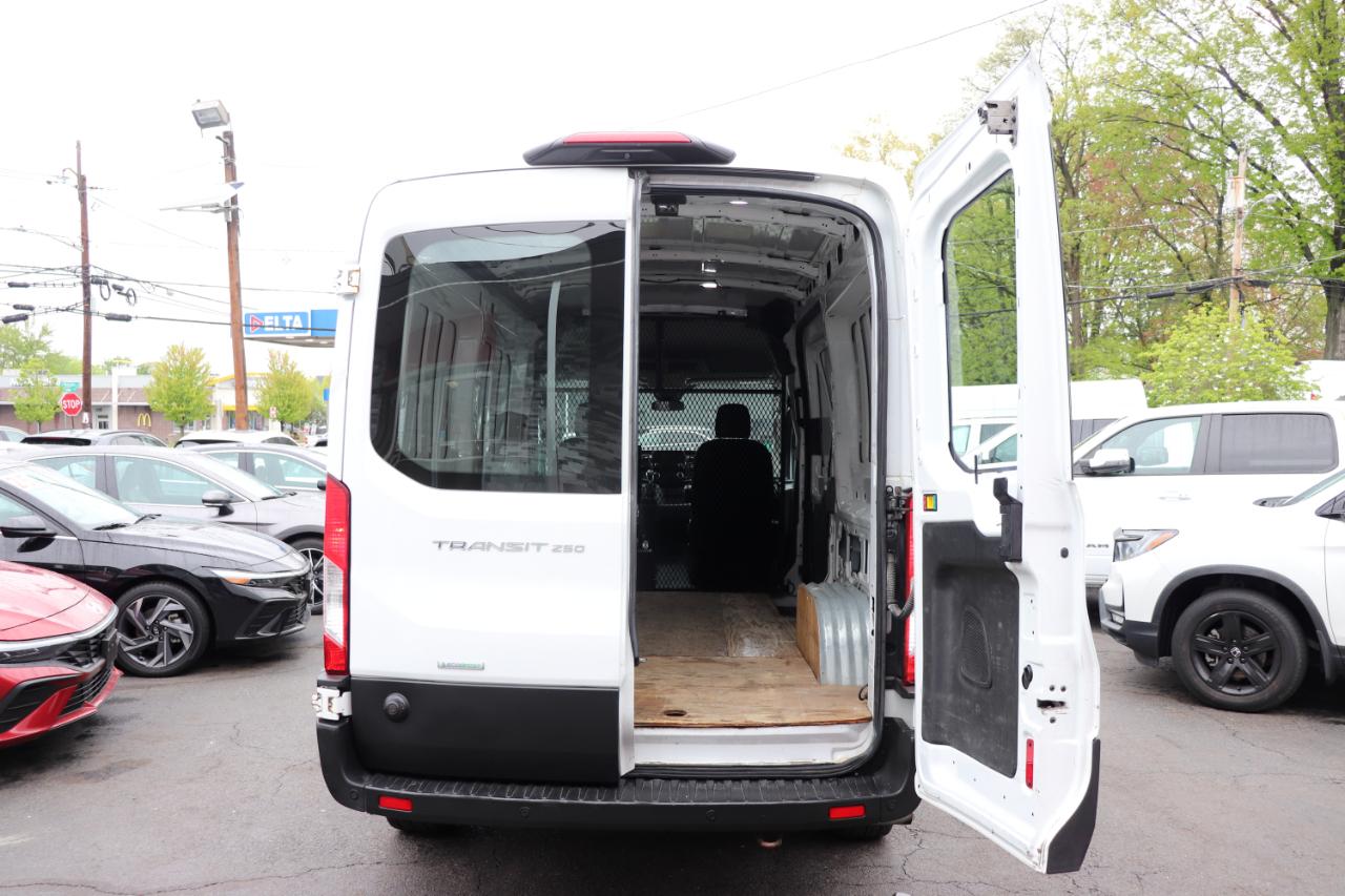 Ford Transit Cargo Van T-250 130" Med Rf 9070 GVWR RWD 2020