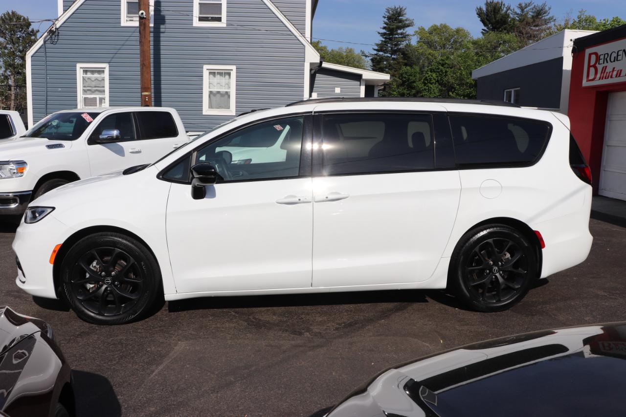 Chrysler Pacifica Limited FWD 2025