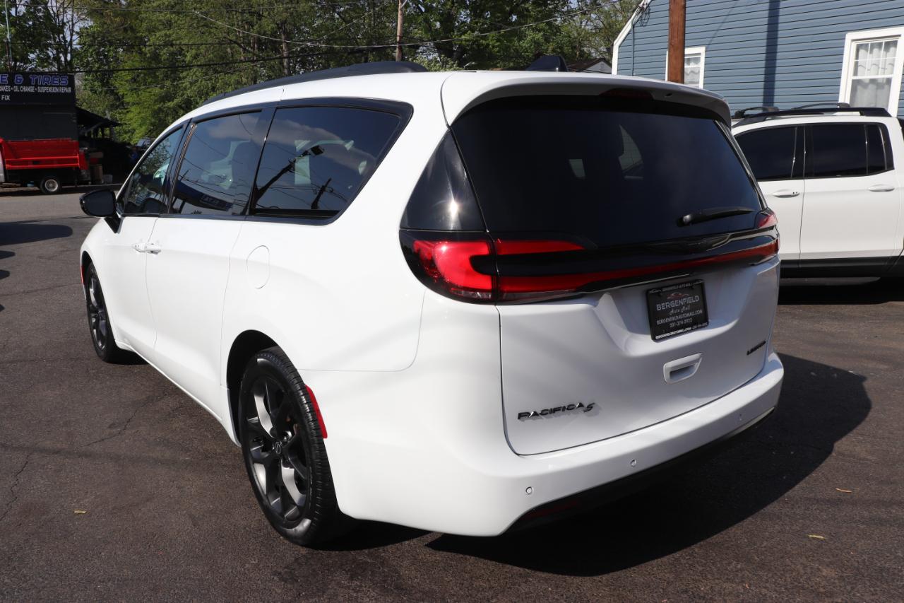 Chrysler Pacifica Limited FWD 2025