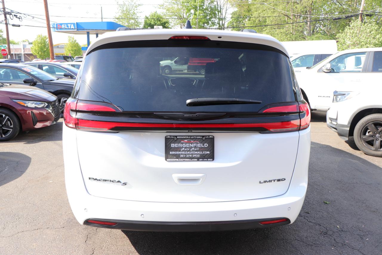 Chrysler Pacifica Limited FWD 2025