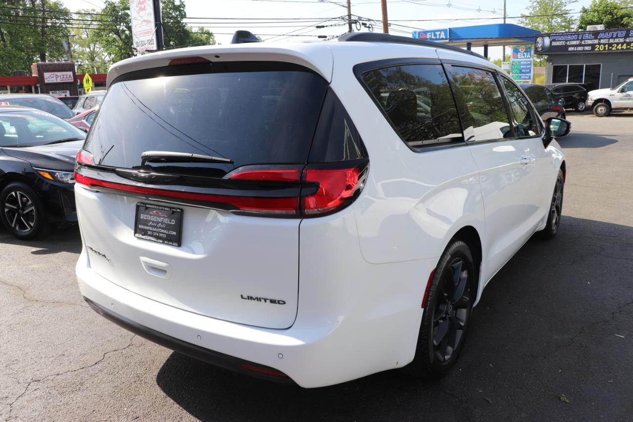 Chrysler Pacifica Limited FWD 2025