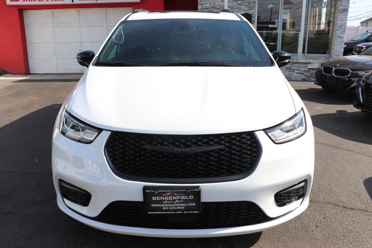 Chrysler Pacifica Limited FWD 2025