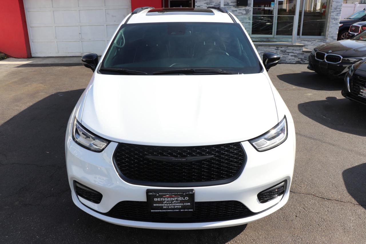 Chrysler Pacifica Limited FWD 2025
