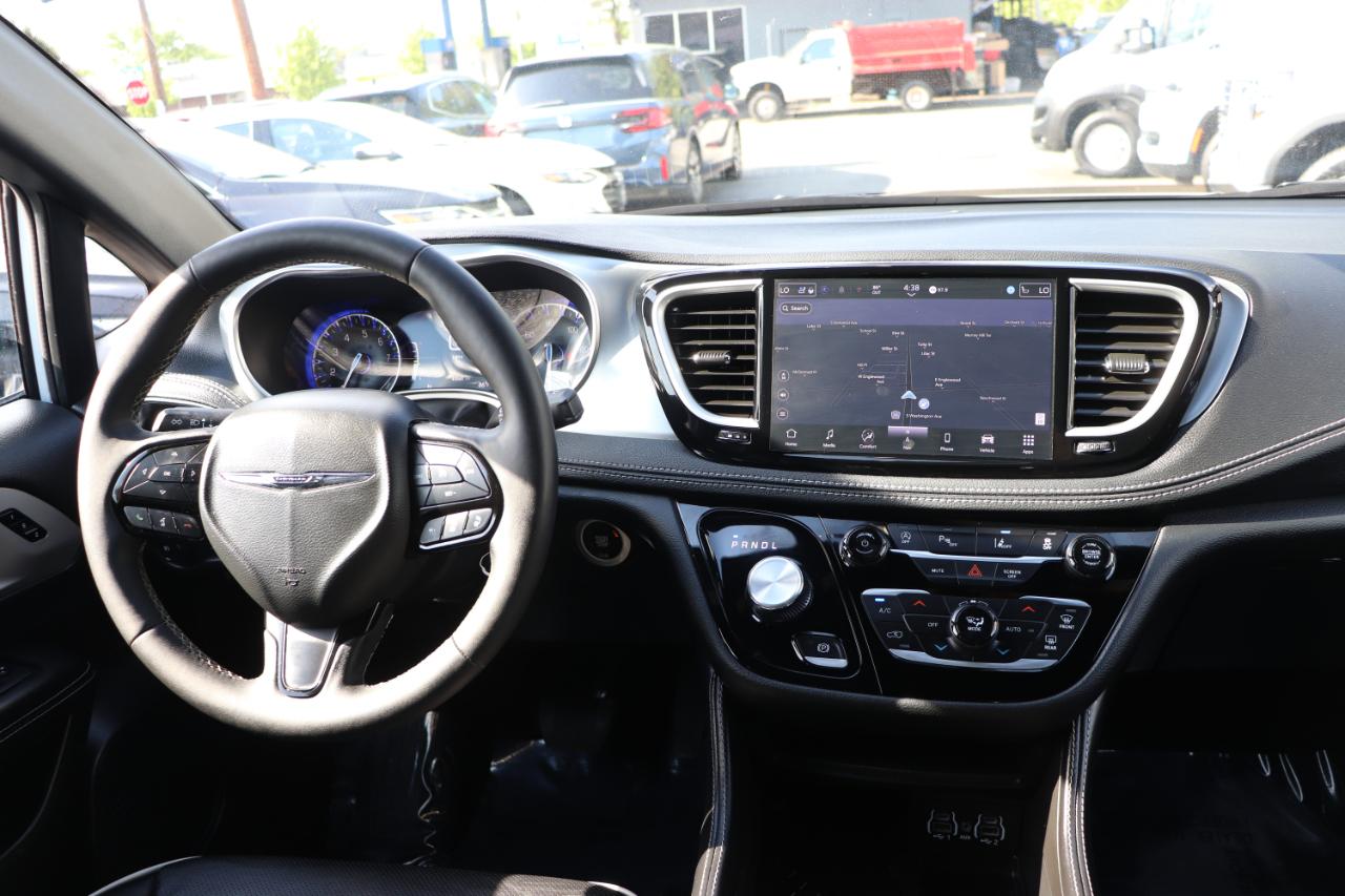 Chrysler Pacifica Limited FWD 2025