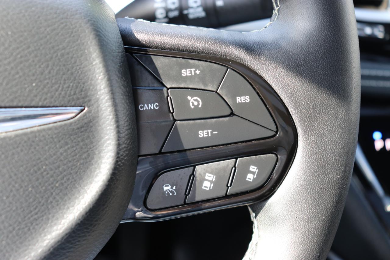 Chrysler Pacifica Limited FWD 2025