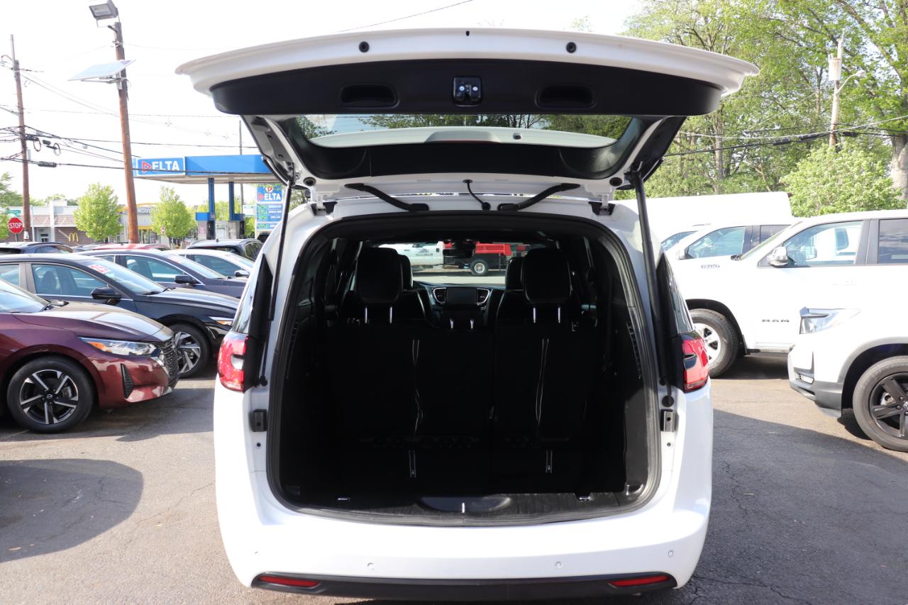 Chrysler Pacifica Limited FWD 2025