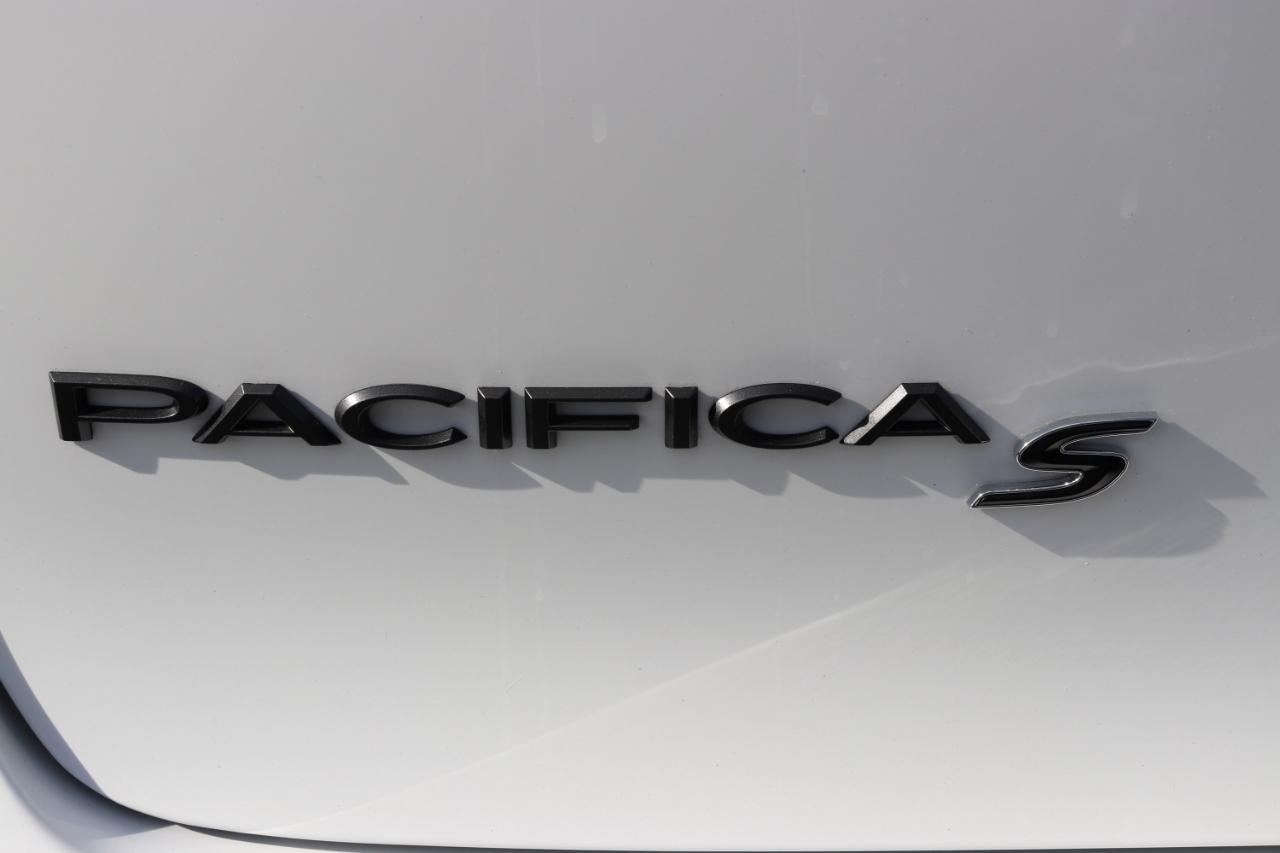 Chrysler Pacifica Limited FWD 2025