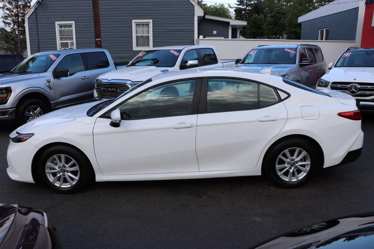 Toyota Camry SE Hyb 4D Sedan FWD 2025