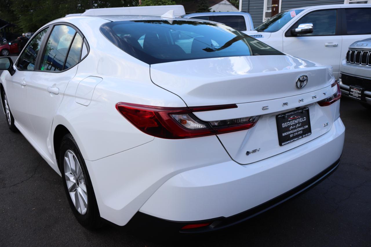 Toyota Camry SE Hyb 4D Sedan FWD 2025