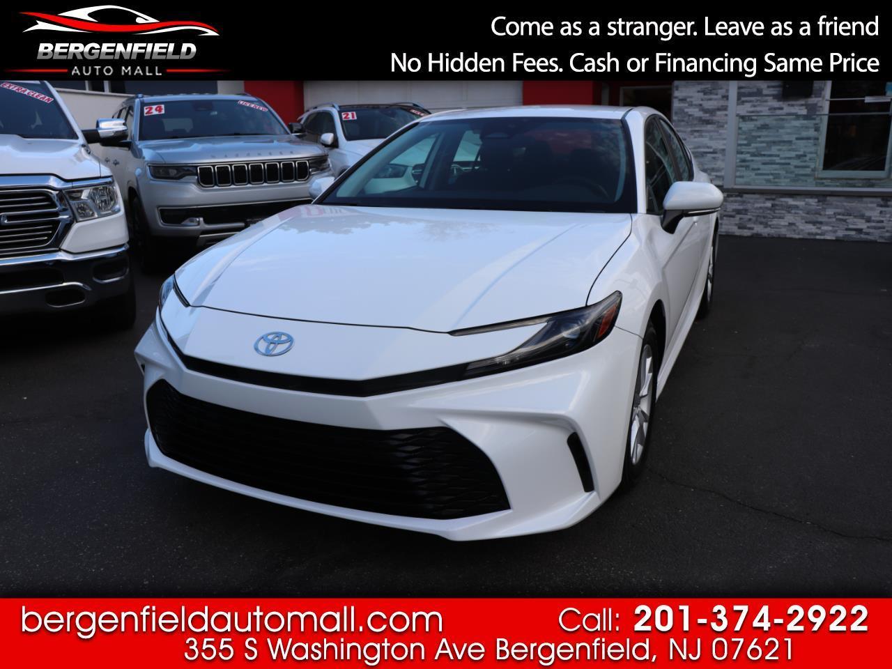 Toyota Camry SE Hyb 4D Sedan FWD 2025