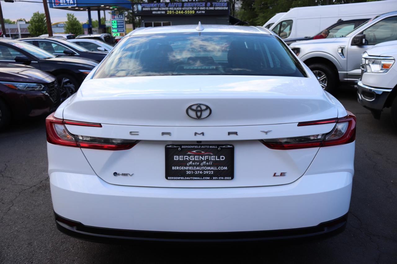 Toyota Camry SE Hyb 4D Sedan FWD 2025