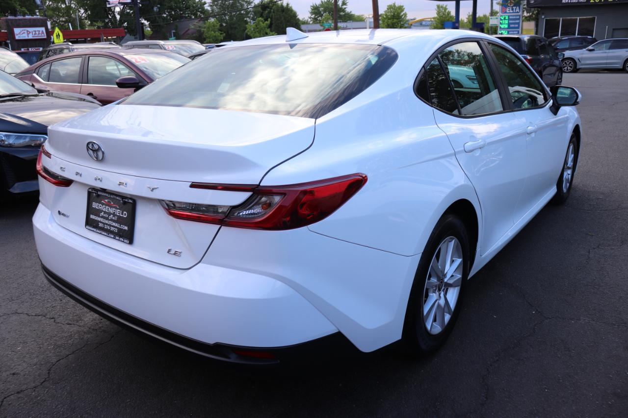 Toyota Camry SE Hyb 4D Sedan FWD 2025