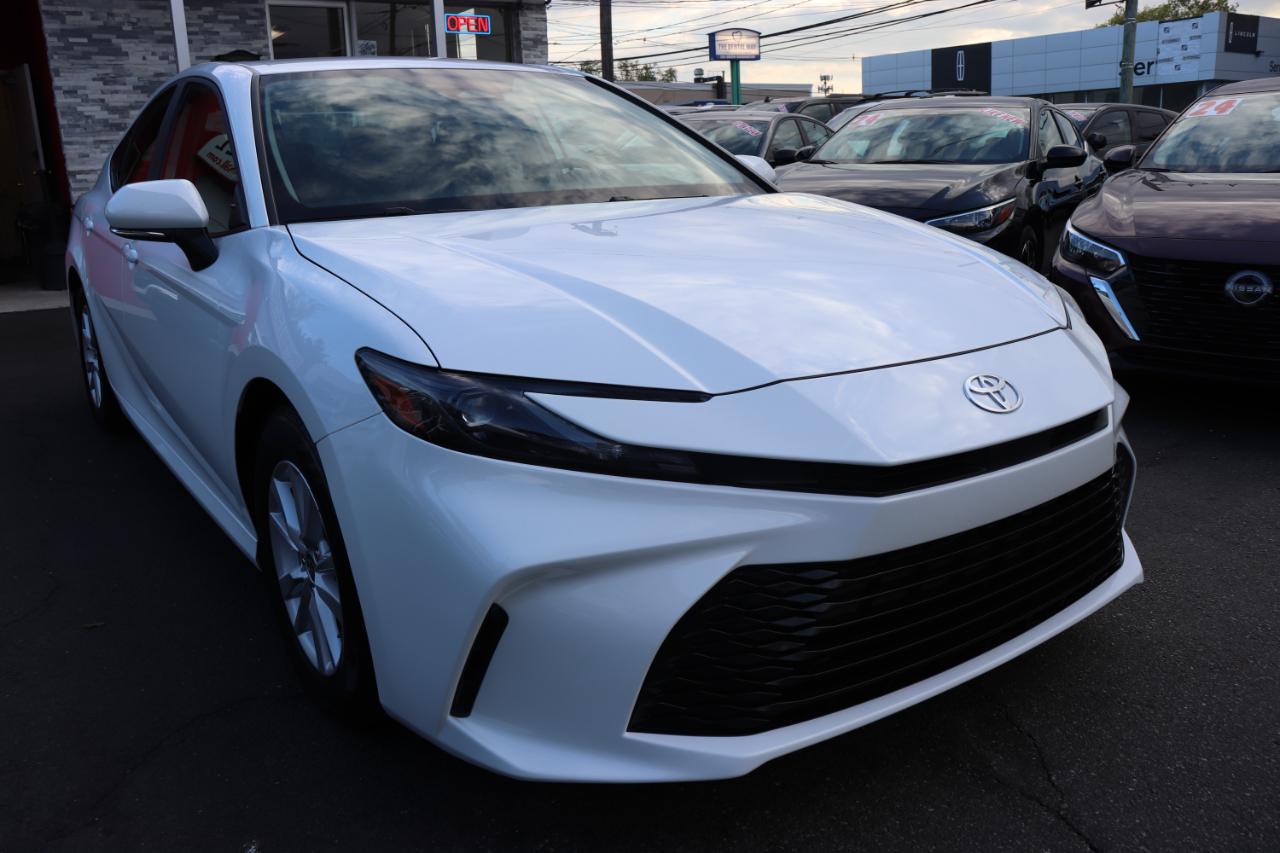 Toyota Camry SE Hyb 4D Sedan FWD 2025