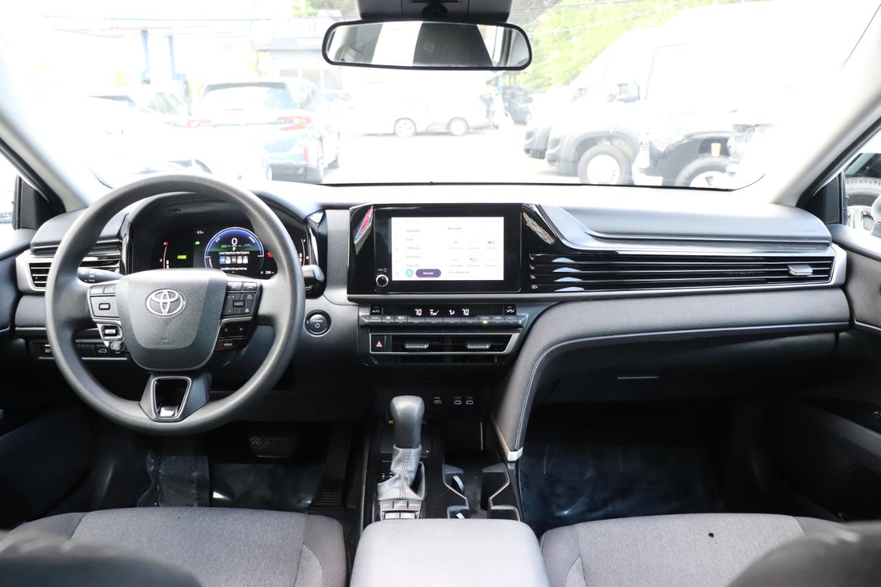 Toyota Camry SE Hyb 4D Sedan FWD 2025