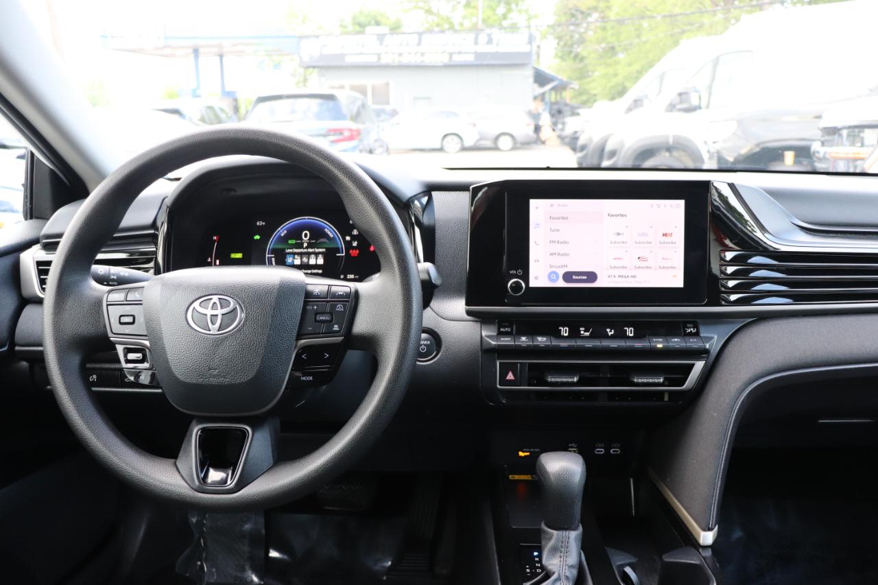 Toyota Camry SE Hyb 4D Sedan FWD 2025