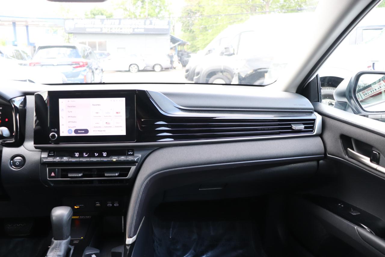 Toyota Camry SE Hyb 4D Sedan FWD 2025