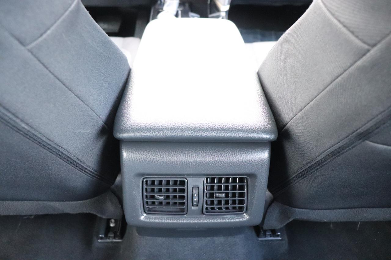 Toyota Camry SE Hyb 4D Sedan FWD 2025