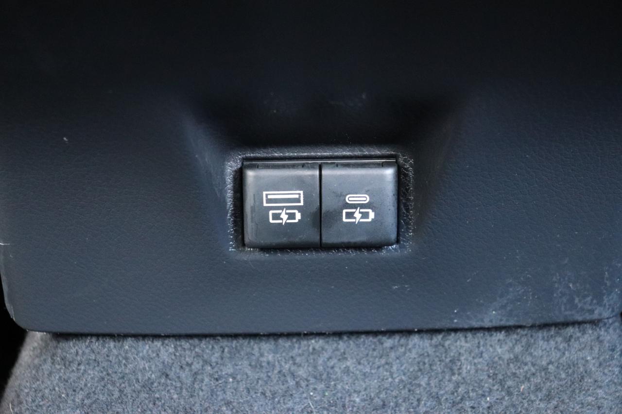 Toyota Camry SE Hyb 4D Sedan FWD 2025