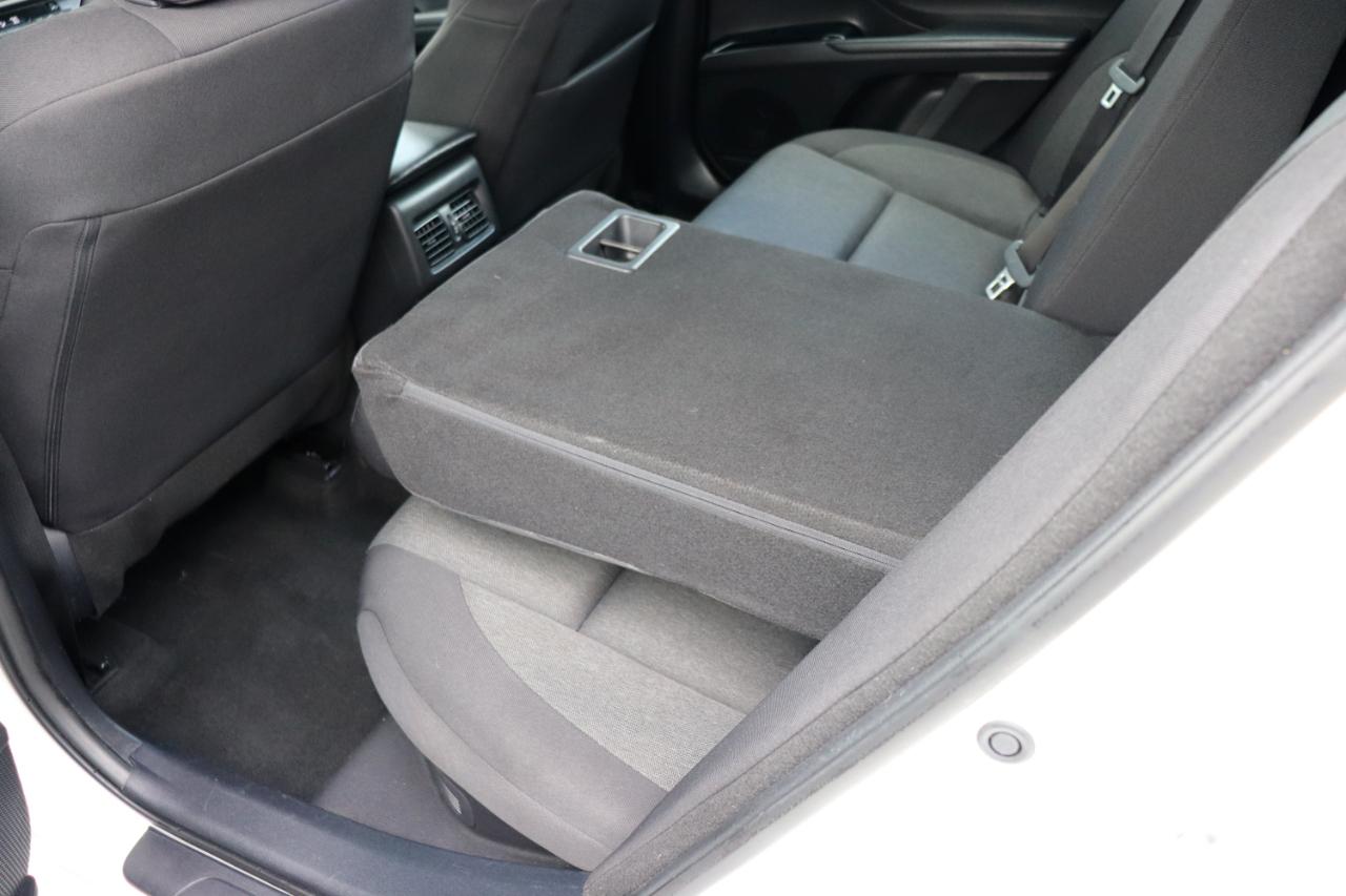 Toyota Camry SE Hyb 4D Sedan FWD 2025