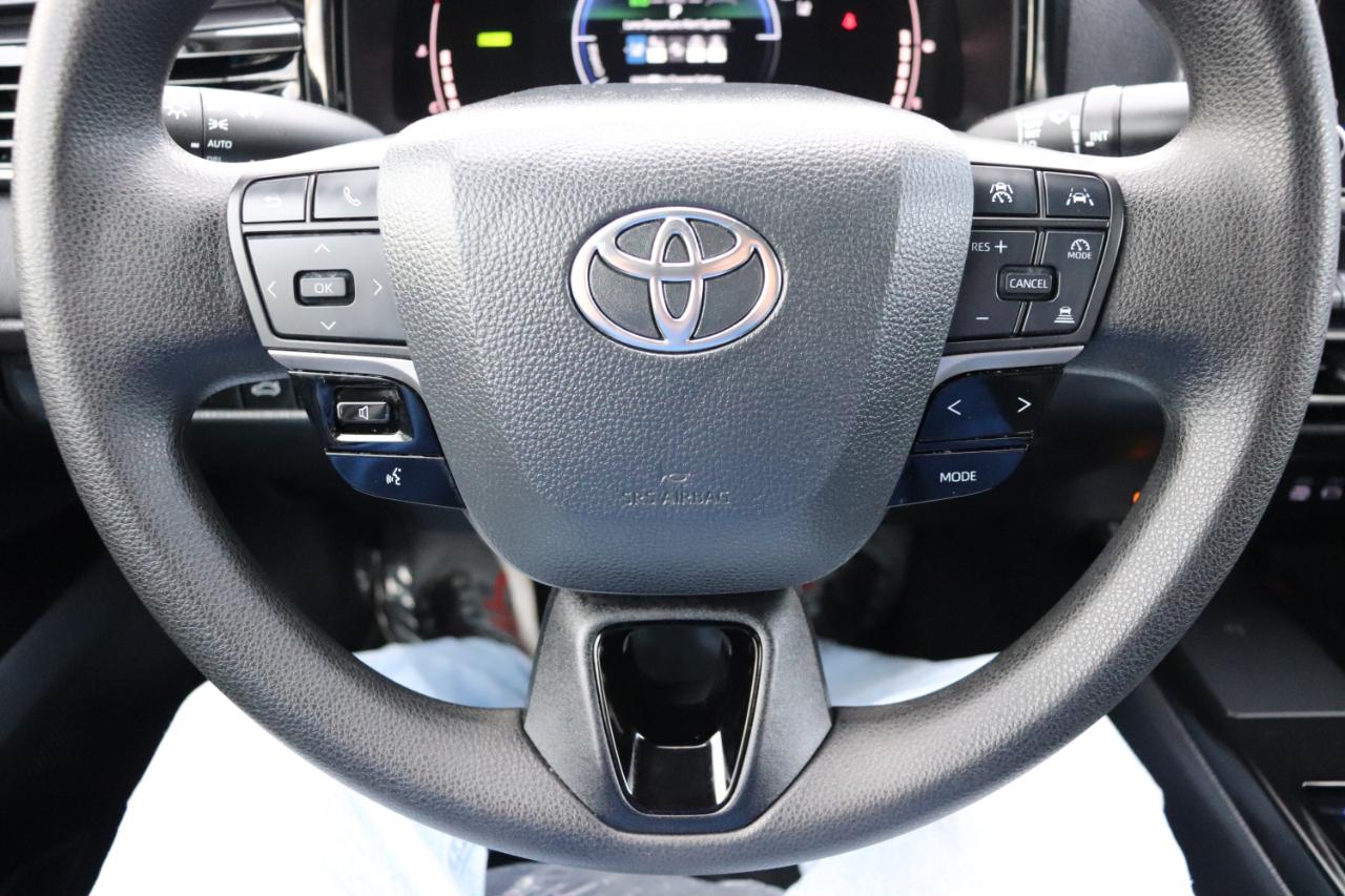 Toyota Camry SE Hyb 4D Sedan FWD 2025