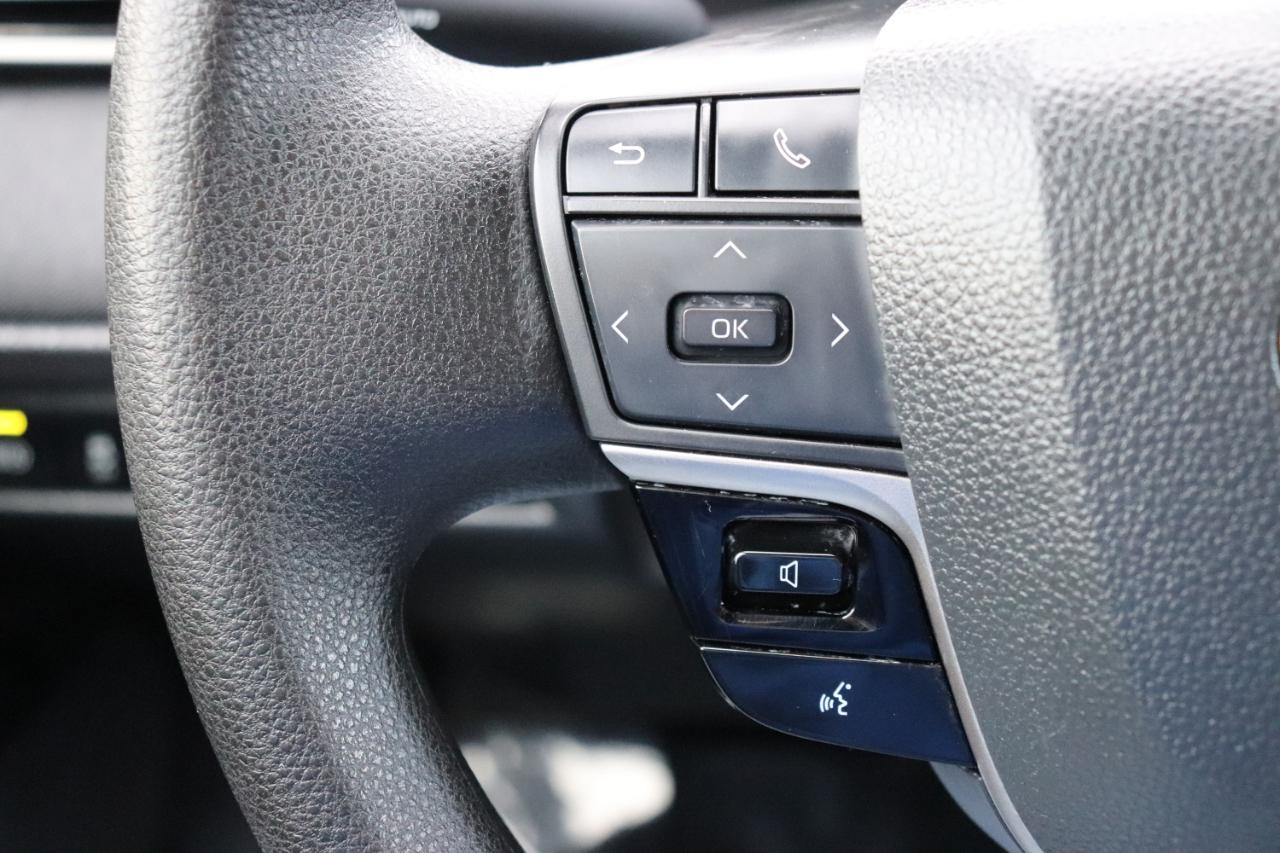Toyota Camry SE Hyb 4D Sedan FWD 2025