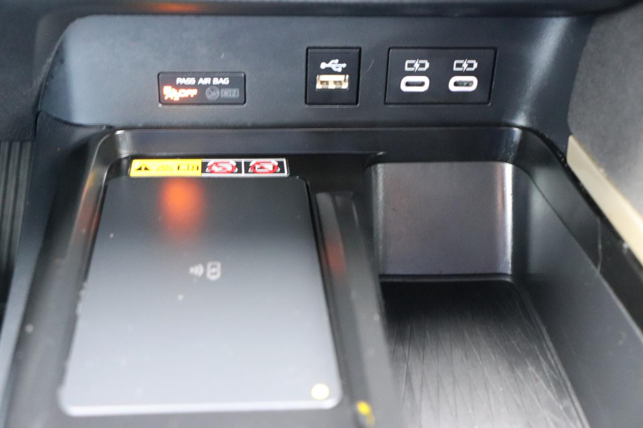 Toyota Camry SE Hyb 4D Sedan FWD 2025