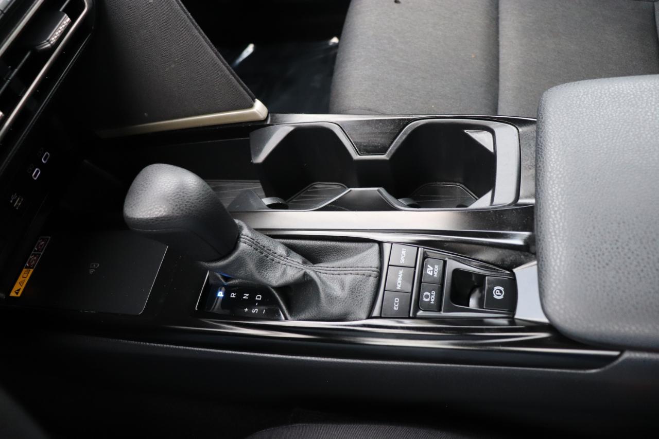 Toyota Camry SE Hyb 4D Sedan FWD 2025