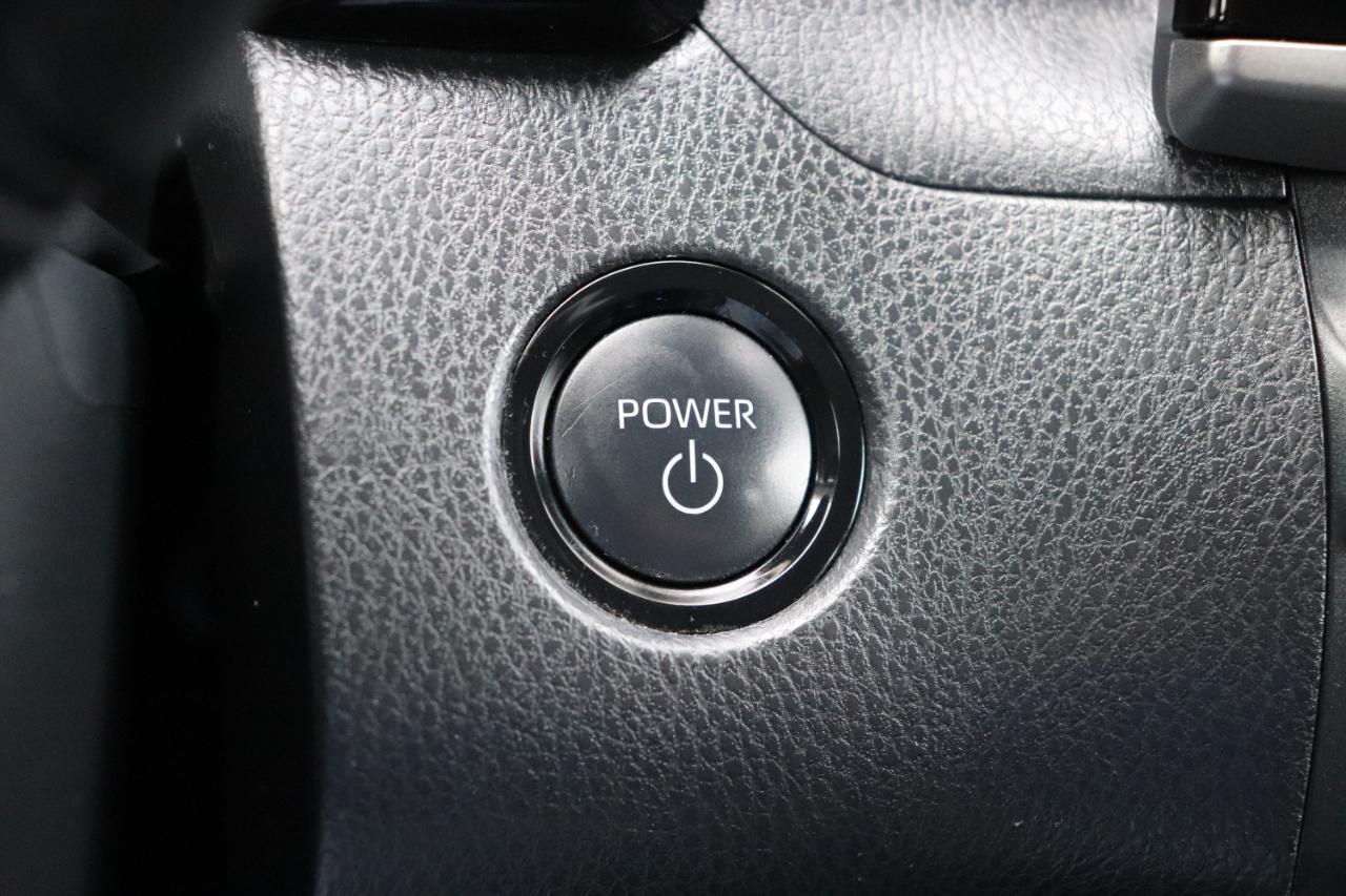 Toyota Camry SE Hyb 4D Sedan FWD 2025