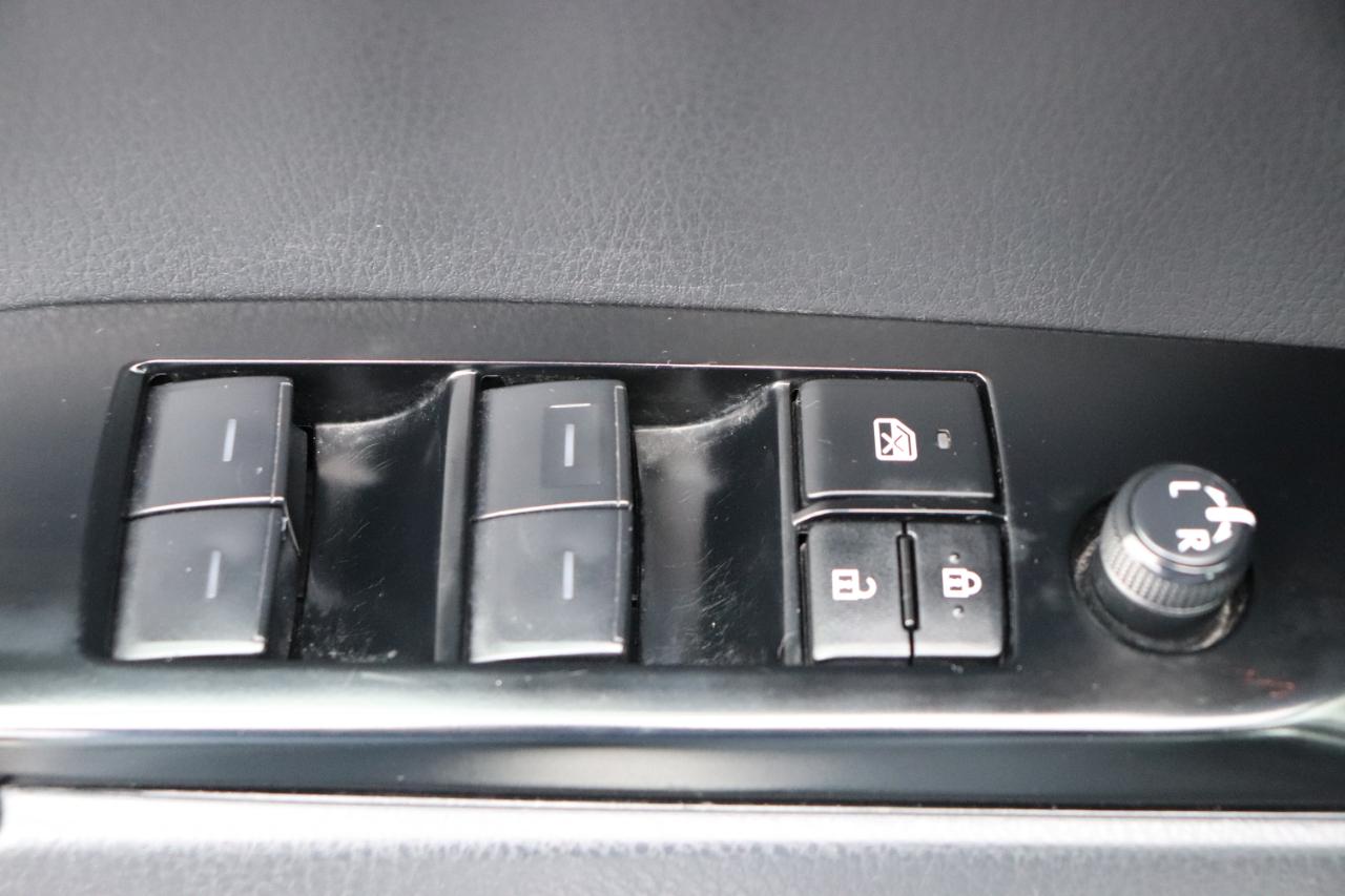 Toyota Camry SE Hyb 4D Sedan FWD 2025