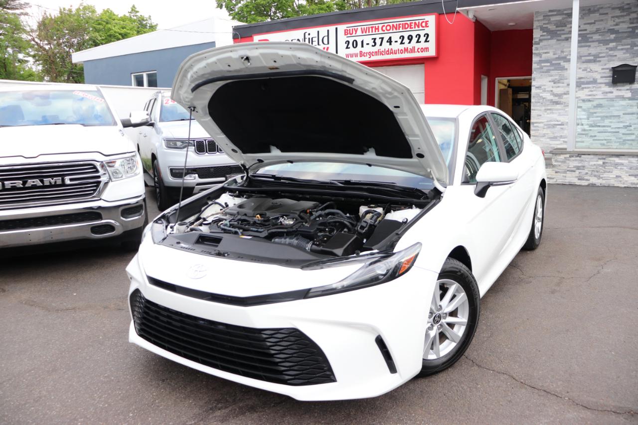 Toyota Camry SE Hyb 4D Sedan FWD 2025