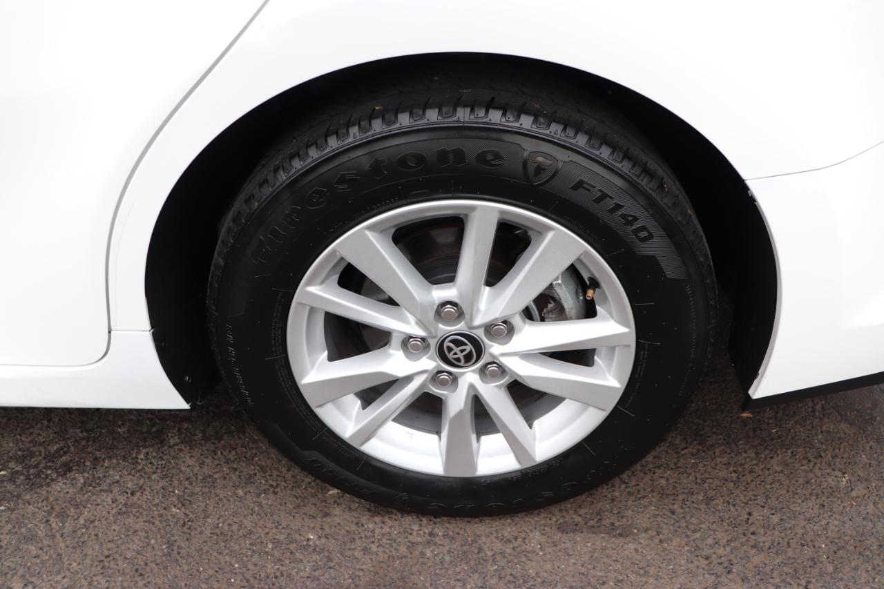 Toyota Camry SE Hyb 4D Sedan FWD 2025