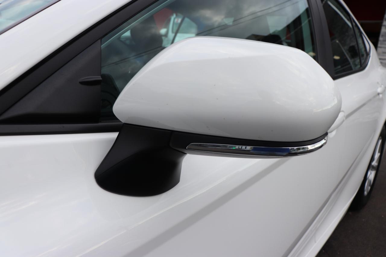 Toyota Camry SE Hyb 4D Sedan FWD 2025