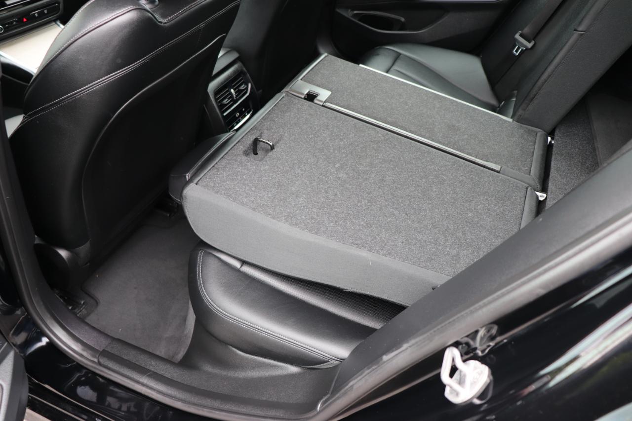 BMW 3 Series 330i xDrive Sedan 2025