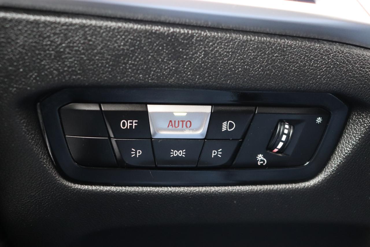 BMW 3 Series 330i xDrive Sedan 2025