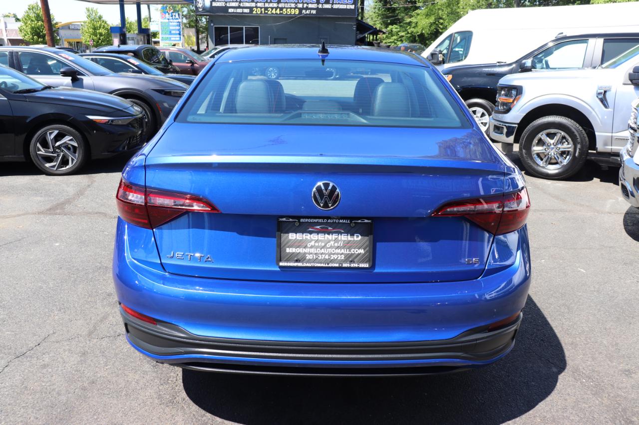 Volkswagen Jetta SE Auto 2024