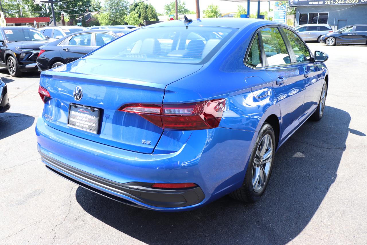 Volkswagen Jetta SE Auto 2024