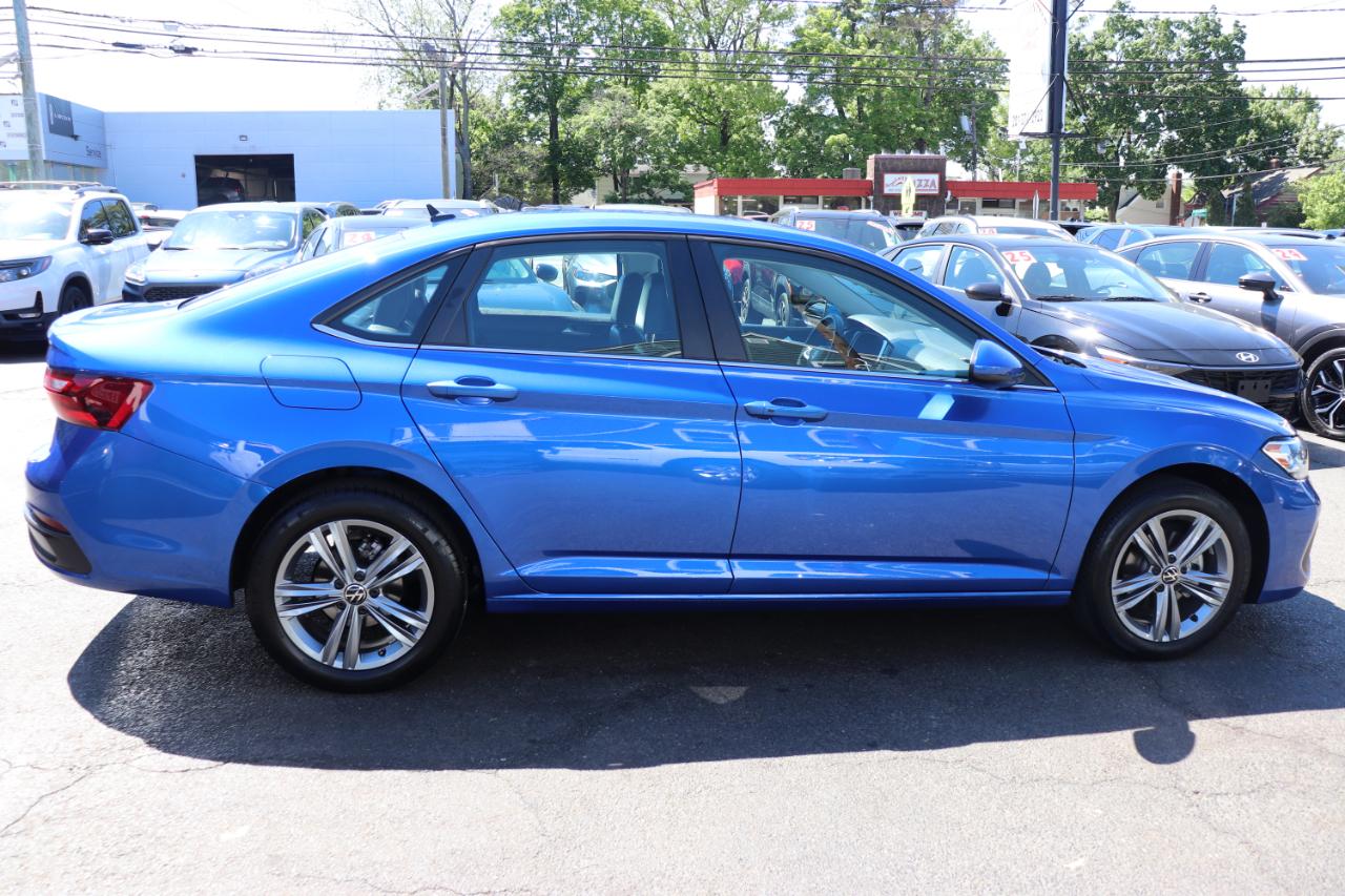 Volkswagen Jetta SE Auto 2024
