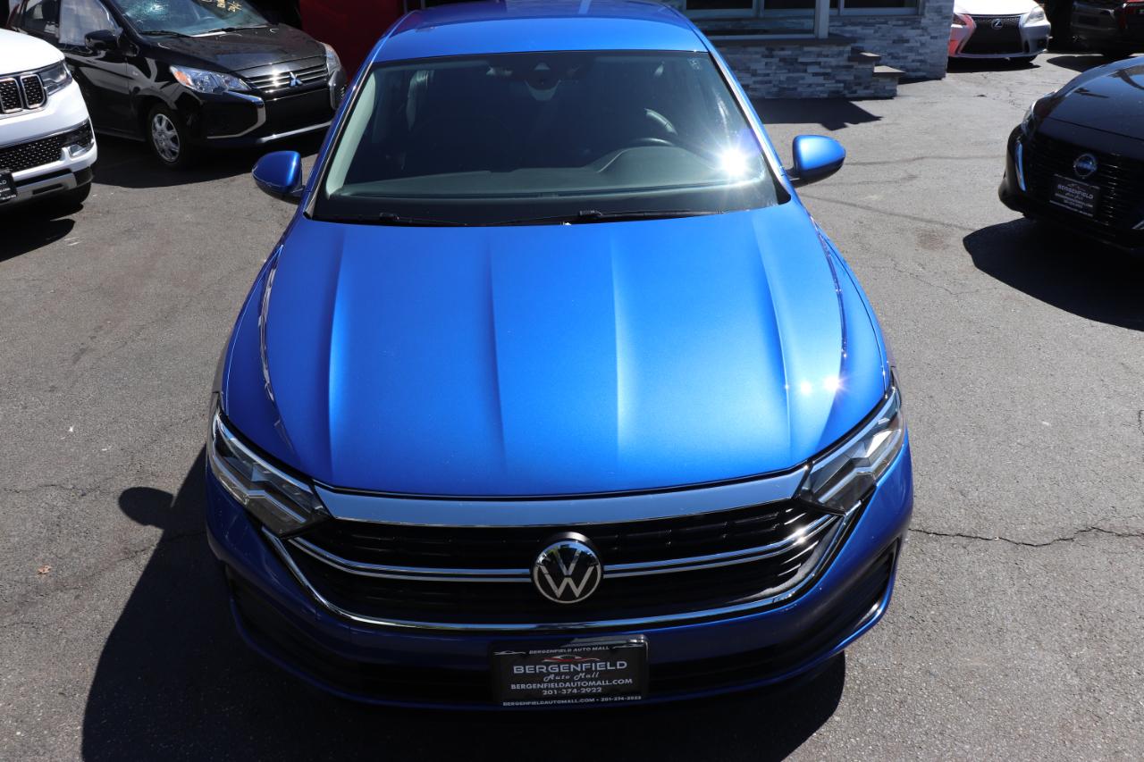 Volkswagen Jetta SE Auto 2024