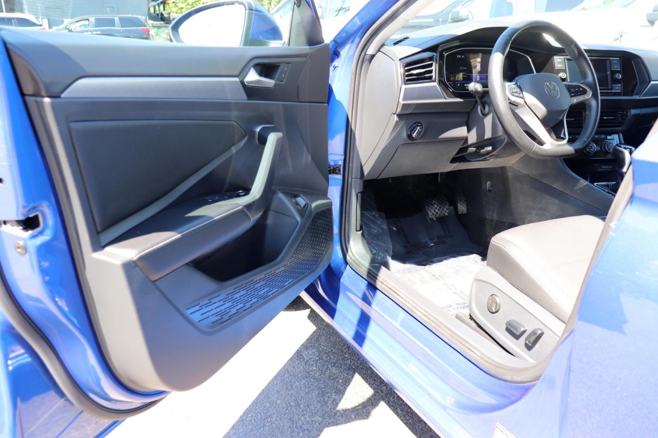 Volkswagen Jetta SE Auto 2024