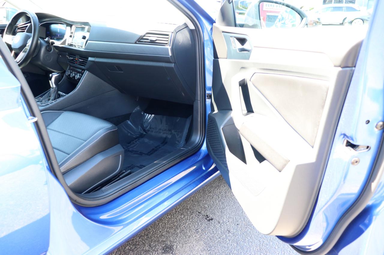 Volkswagen Jetta SE Auto 2024