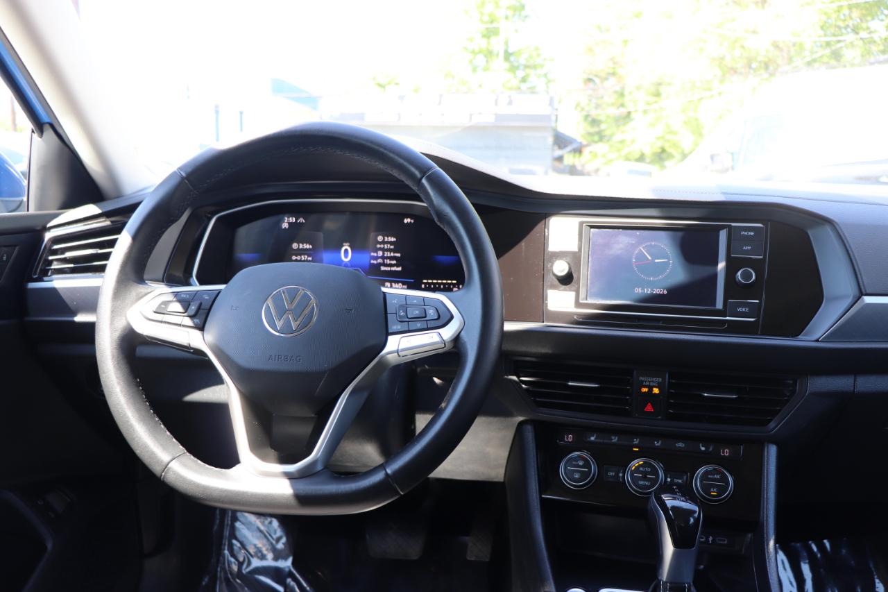 Volkswagen Jetta SE Auto 2024