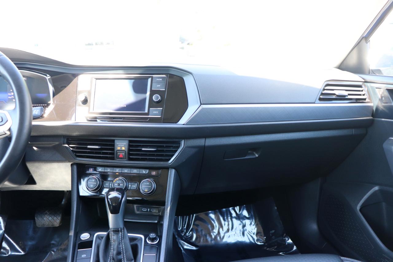 Volkswagen Jetta SE Auto 2024